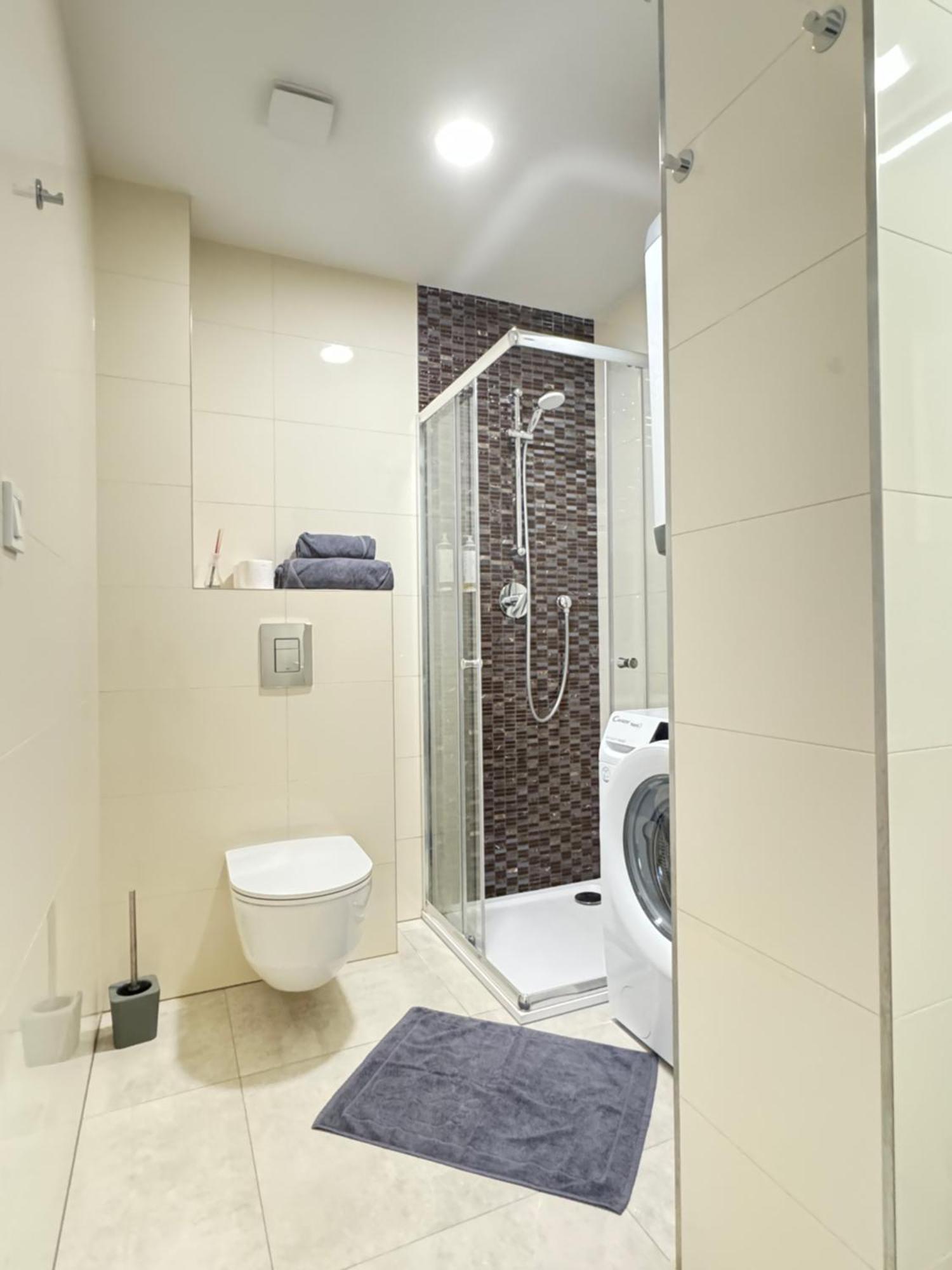 New Modern-style With Balcony In The 2 * Praga