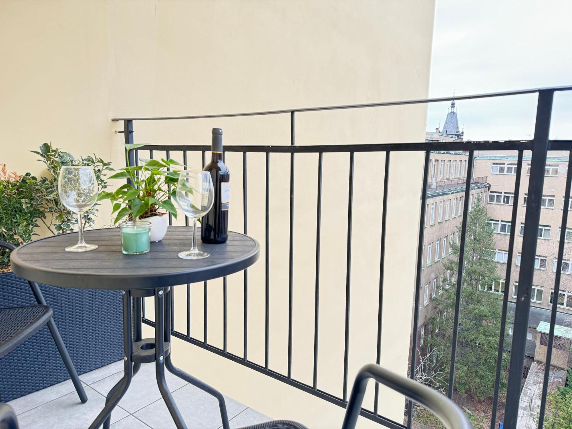 New Modern-style With Balcony In The 2 Praga